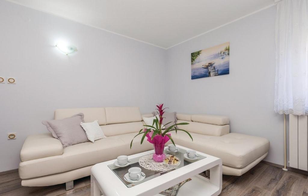 Апартаменты Apartman Viskovo-Opatija 4* Экстерьер фото